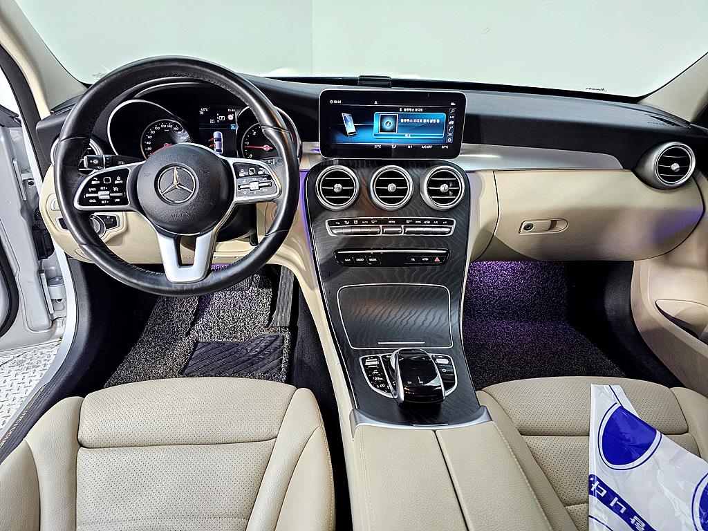 Mercedes Benz C Class - Vista 5