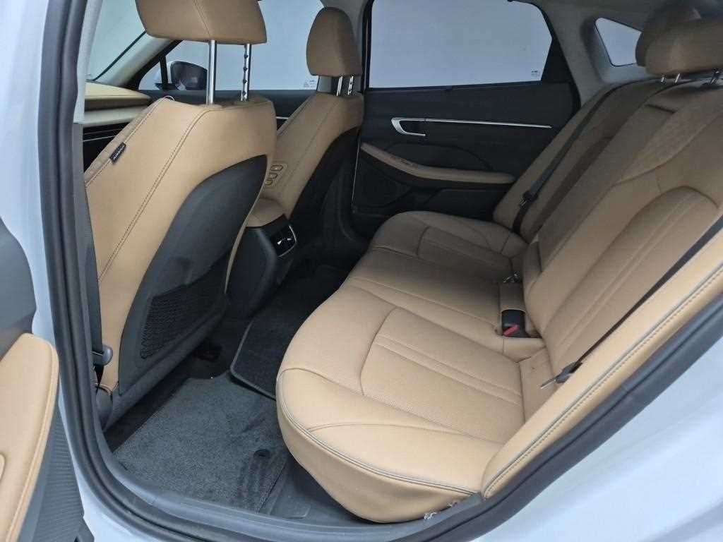 HYUNDAI Sonata - Vista 12