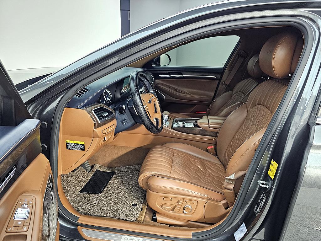 Genesis G90 - Vista 8