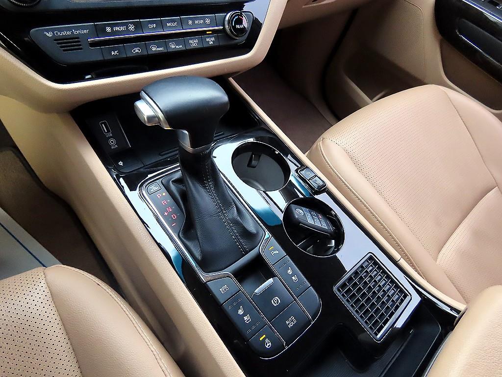 KIA Carnival - Vista 11