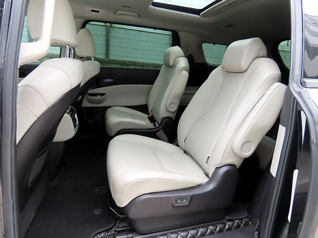KIA Carnival - Vista 6