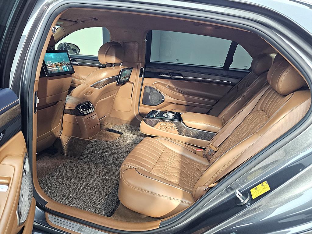 Genesis G90 - Vista 9