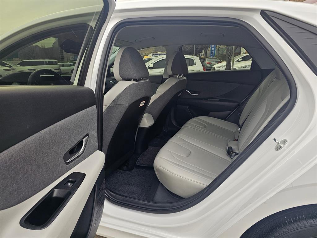 HYUNDAI Avante - Vista 11