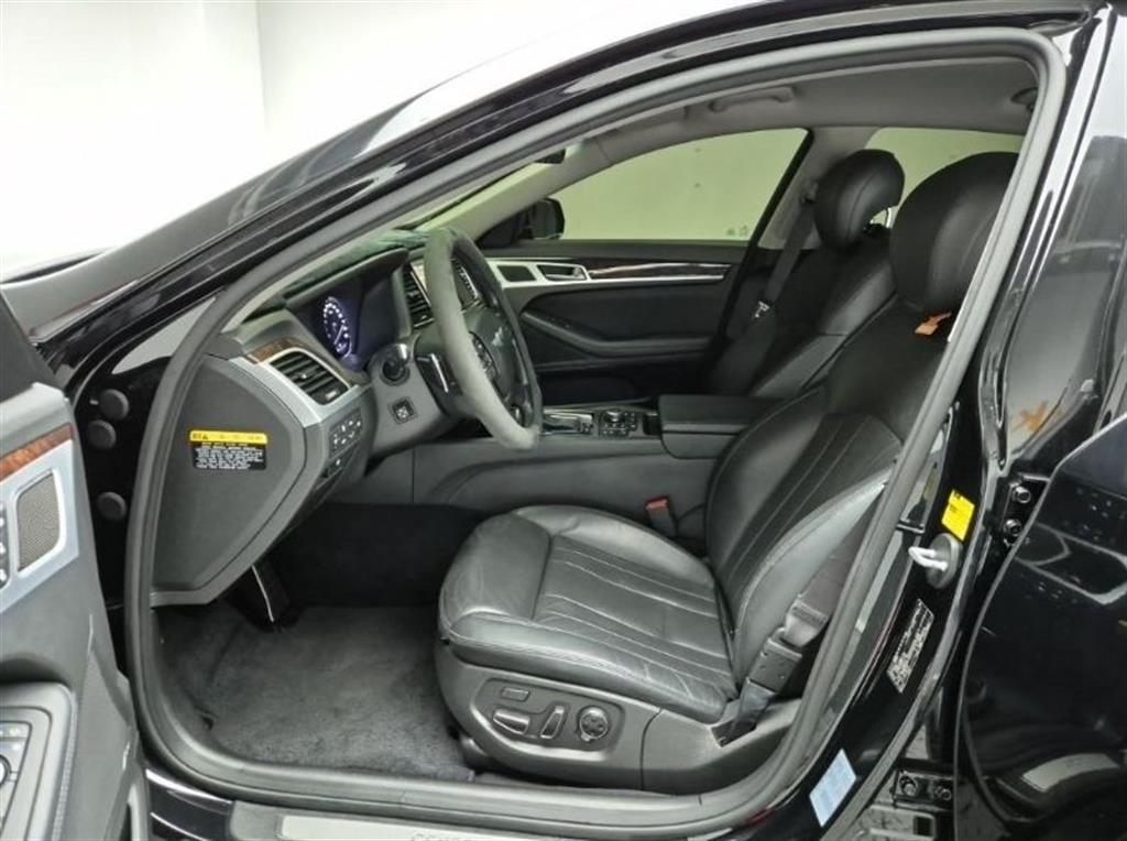 HYUNDAI Genesis - Vista 11