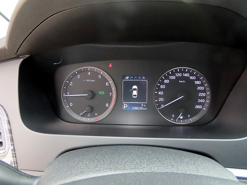 HYUNDAI Sonata - Vista 9