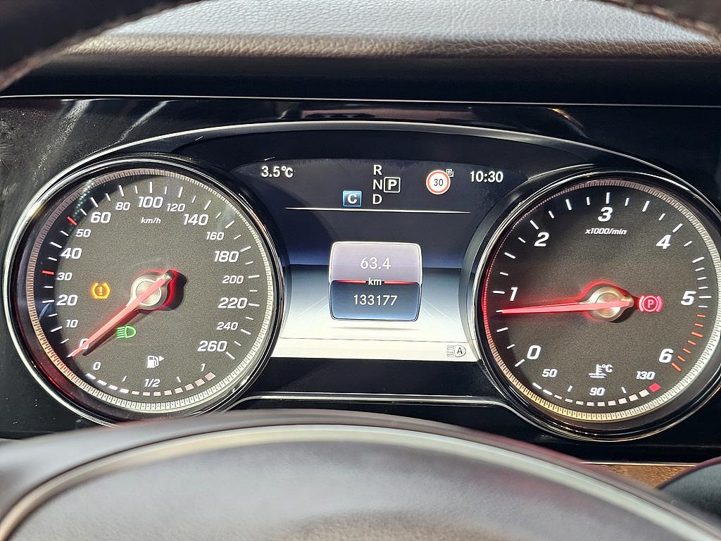 Mercedes Benz E class - Vista 7