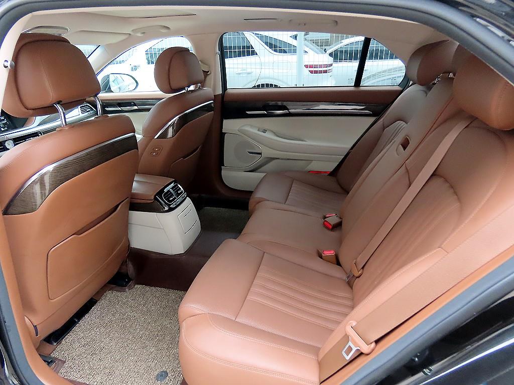 Genesis G90 - Vista 6