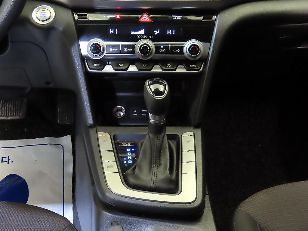 HYUNDAI Avante - Vista 11