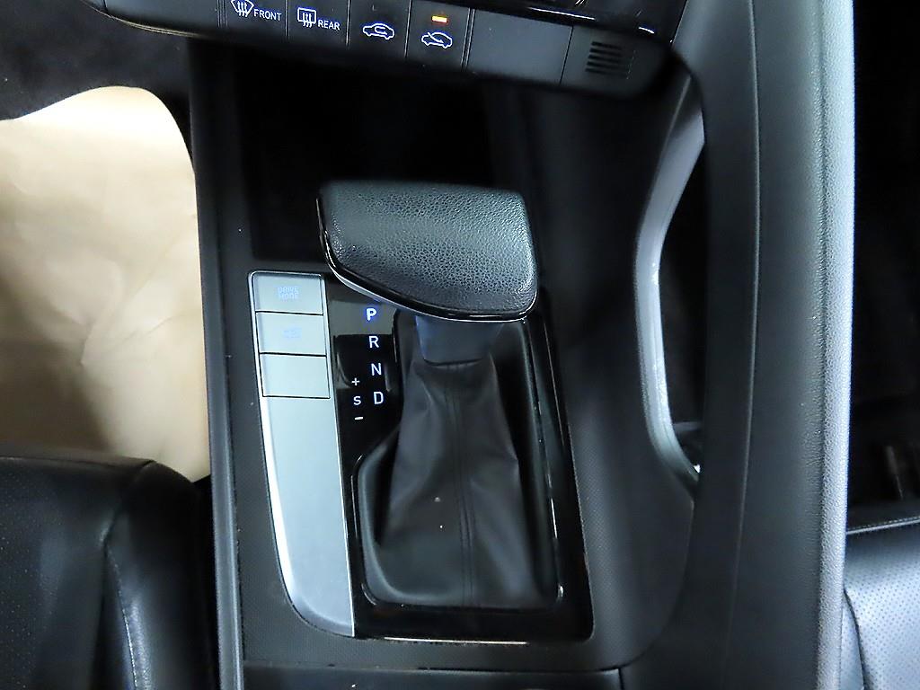 HYUNDAI Avante - Vista 10