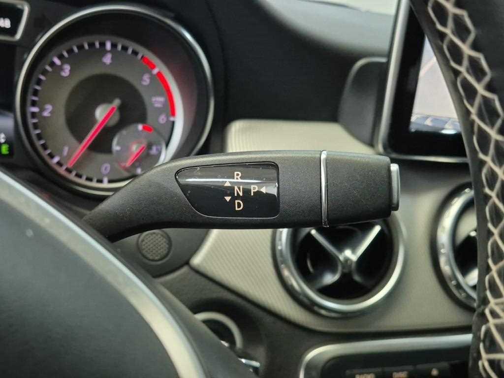 Mercedes Benz GLA Class - Vista 8