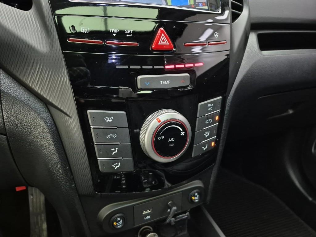 Ssangyong Tivoli - Vista 10