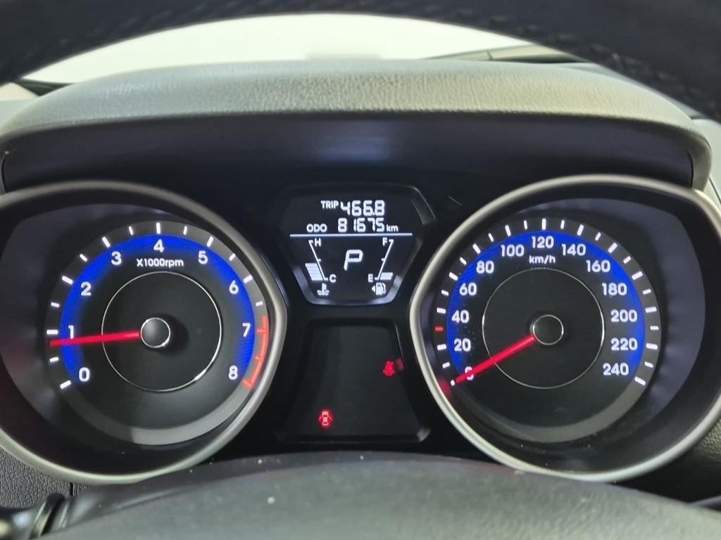 HYUNDAI Avante - Vista 6