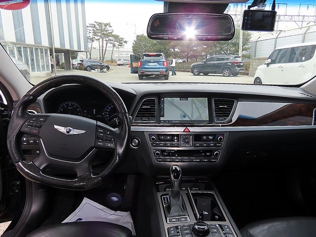 HYUNDAI Genesis - Vista 7