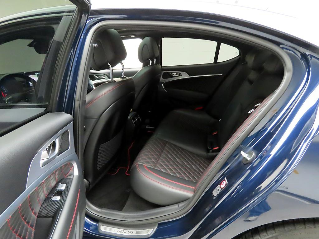 Genesis G70 - Vista 12