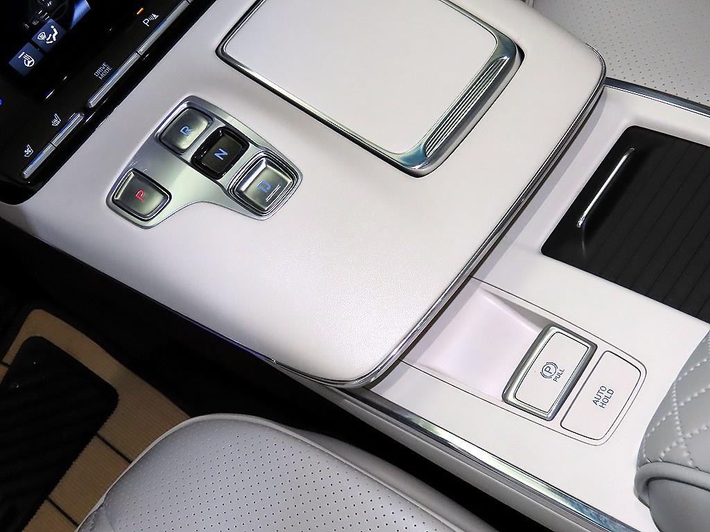 HYUNDAI Grandeur - Vista 12