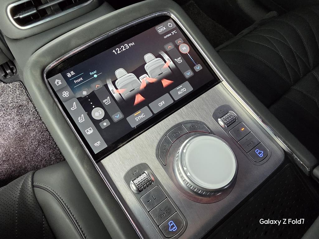 Genesis G90 - Vista 10