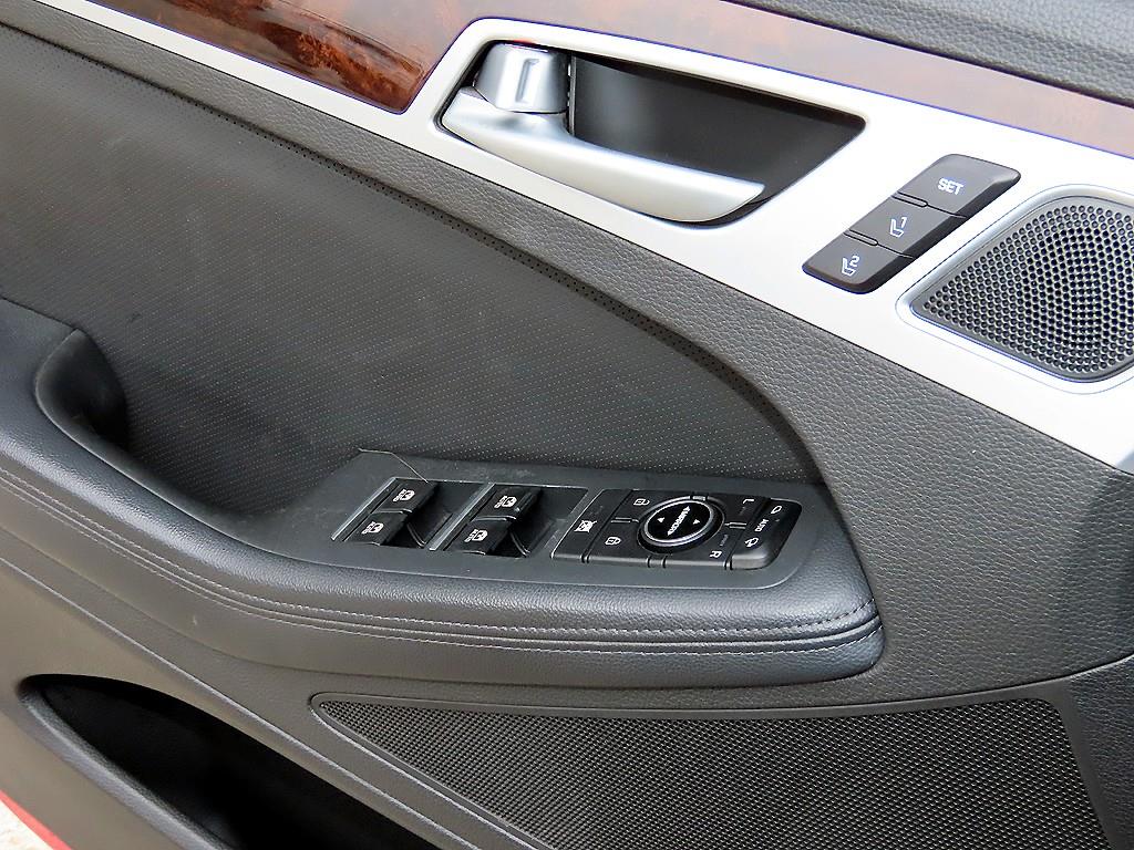 HYUNDAI Genesis - Vista 12