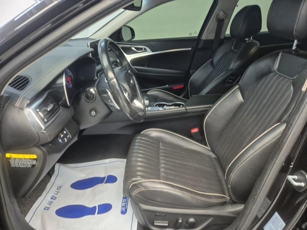 Genesis G70 - Vista 6