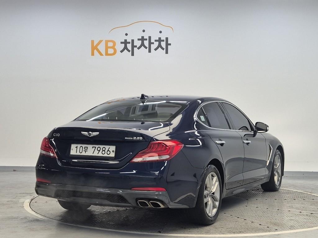 Genesis G70 - Vista 3