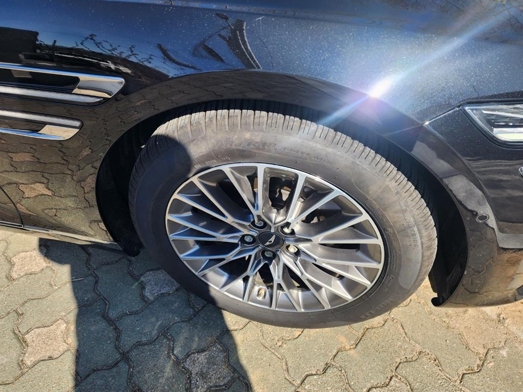 Genesis G80 - Vista 12