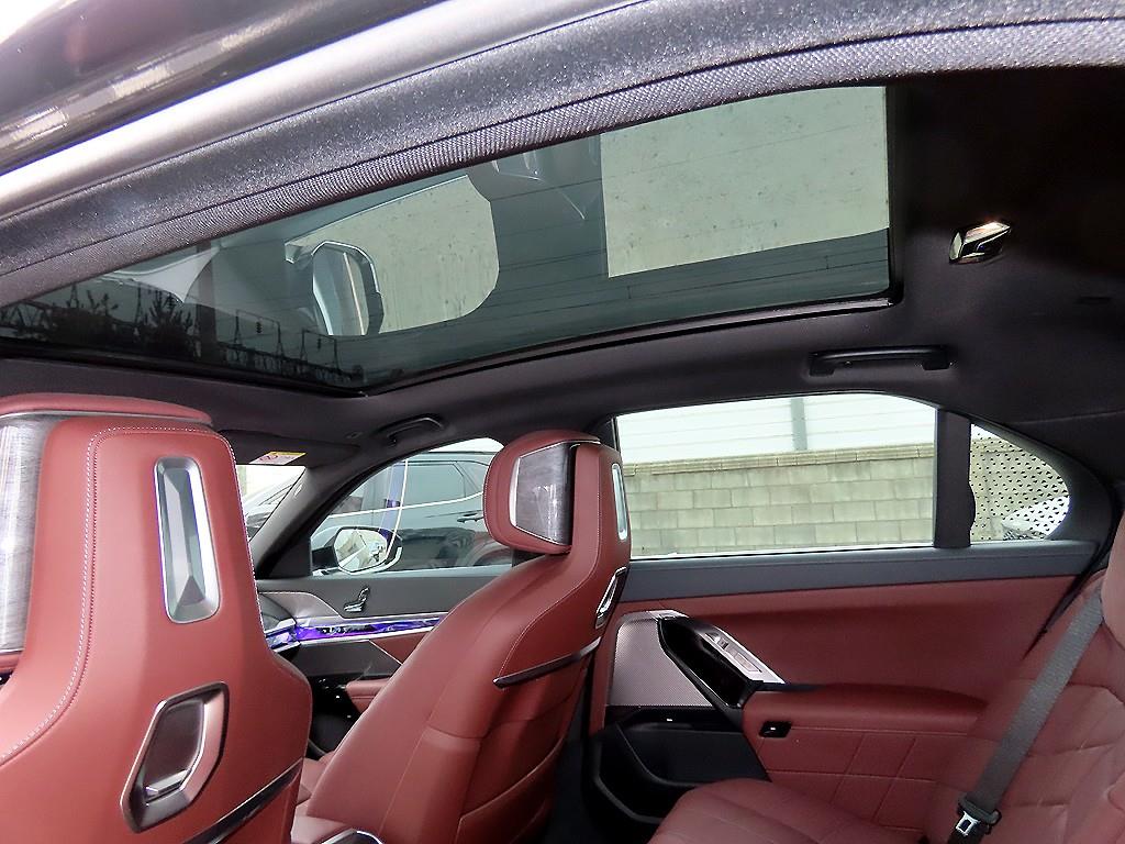 BMW 7 Series 2024 Negro - Importación desde Corea - HF Imports Iquique - Foto 16