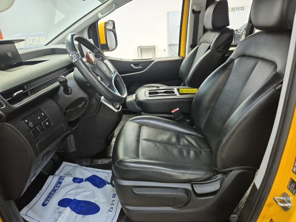 HYUNDAI Staria - Vista 11