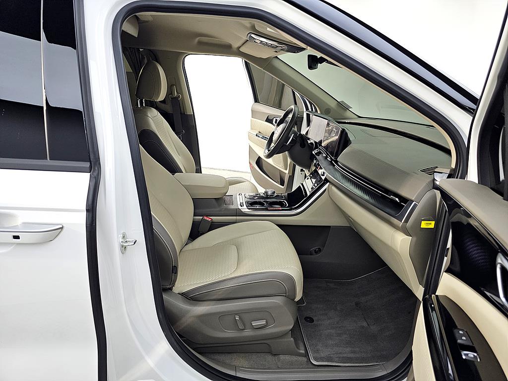 KIA Carnival - Vista 11