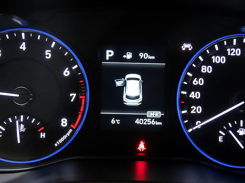 HYUNDAI Kona - Vista 9