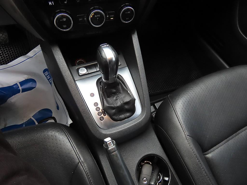 Volkswagen Jetta - Vista 10