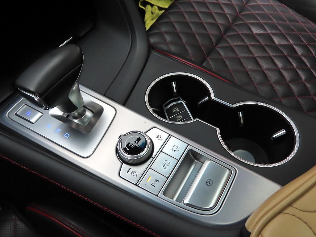 Genesis G70 - Vista 10