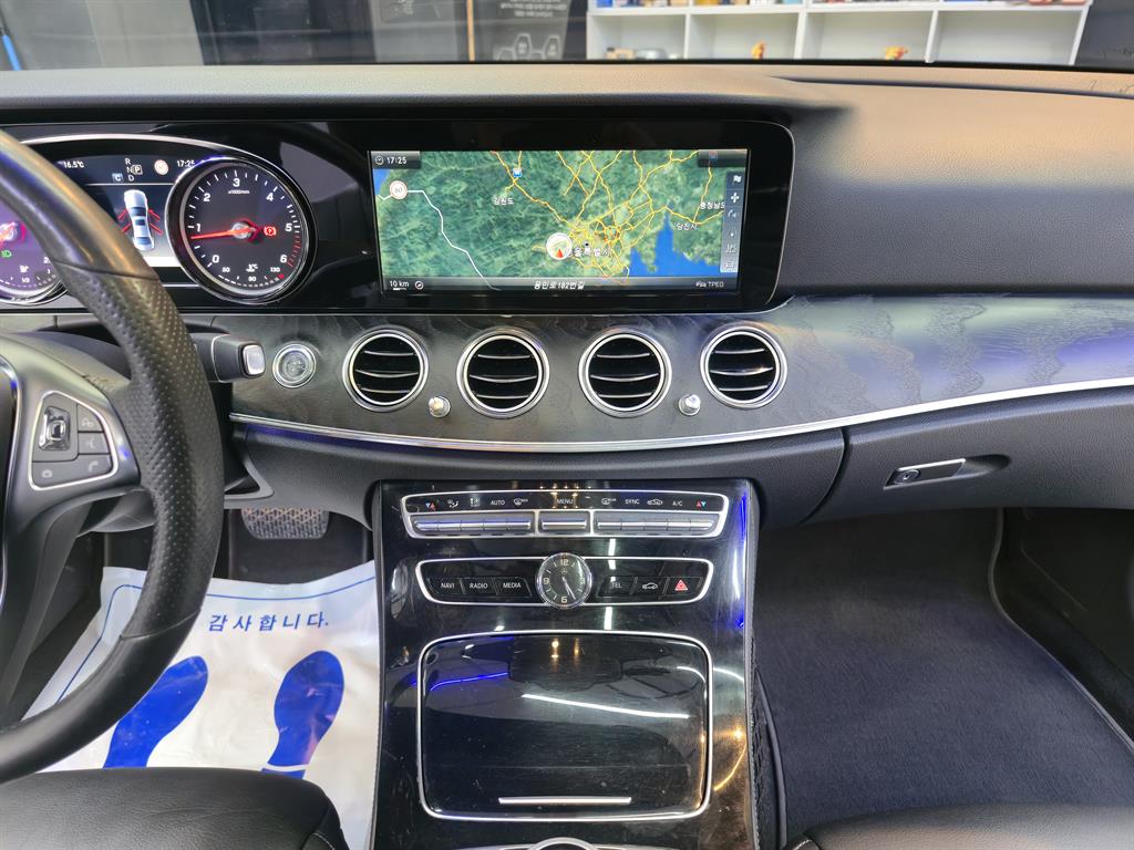 Mercedes Benz E class - Vista 11