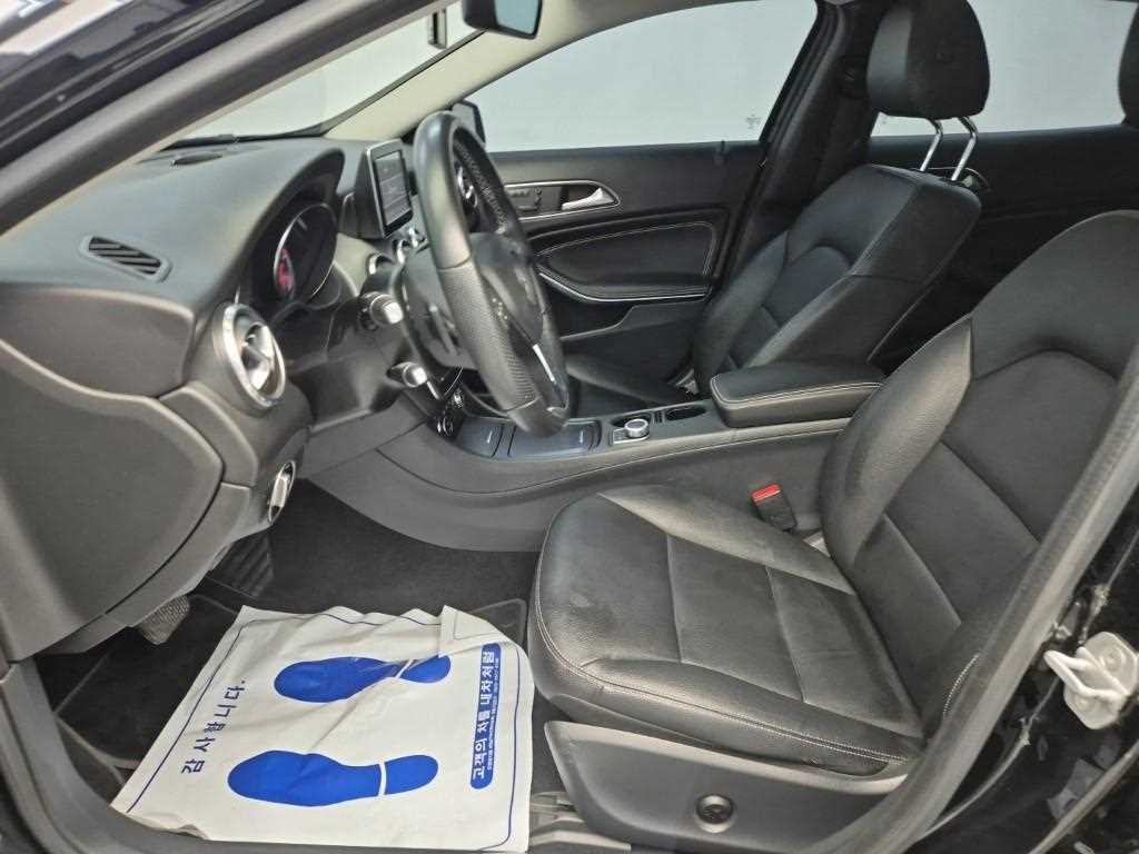 Mercedes Benz GLA Class - Vista 11