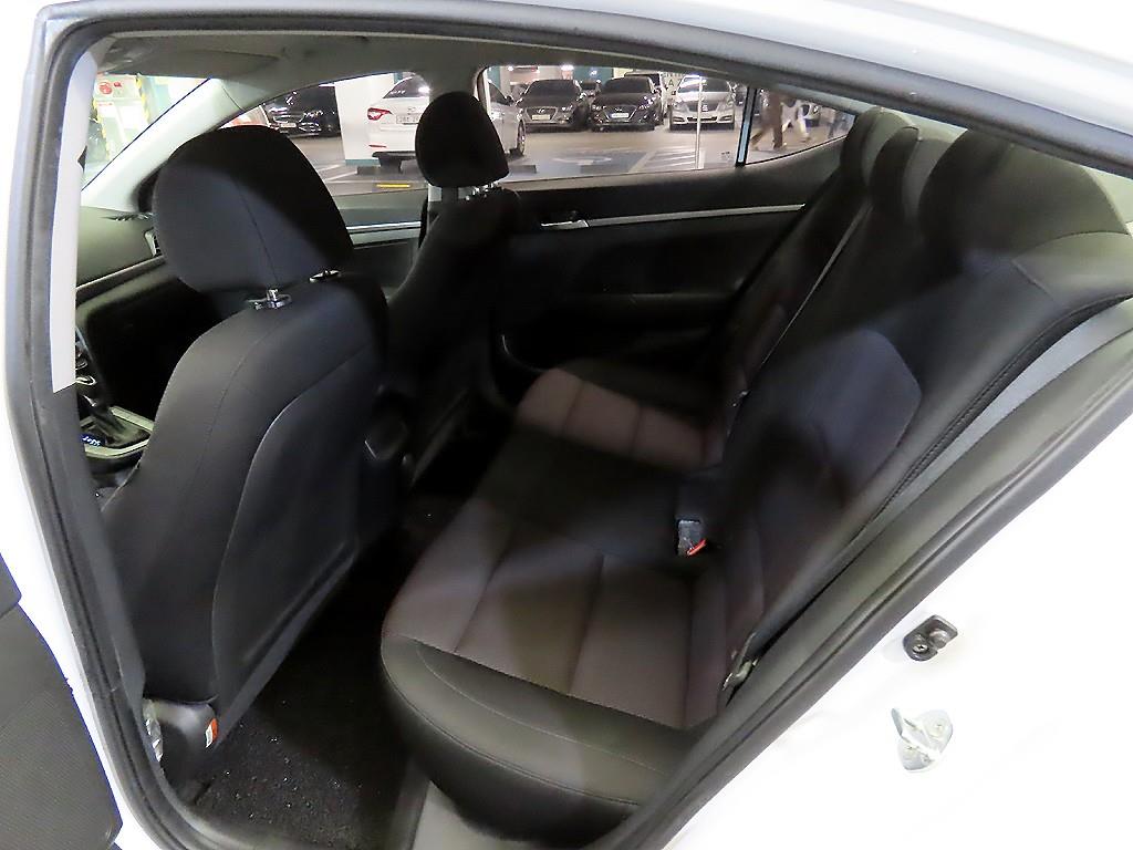 HYUNDAI Avante - Vista 6