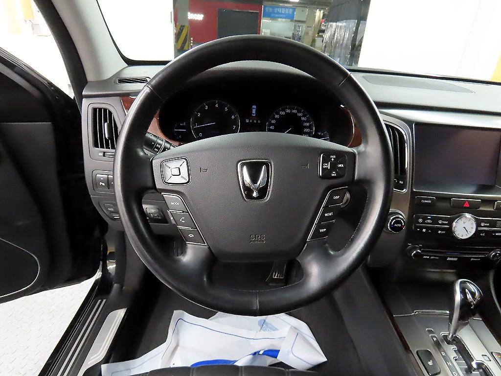 HYUNDAI Equus - Vista 9