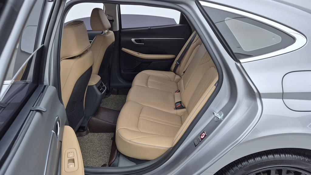 HYUNDAI Sonata - Vista 6