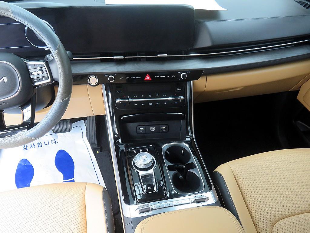 KIA Carnival - Vista 11