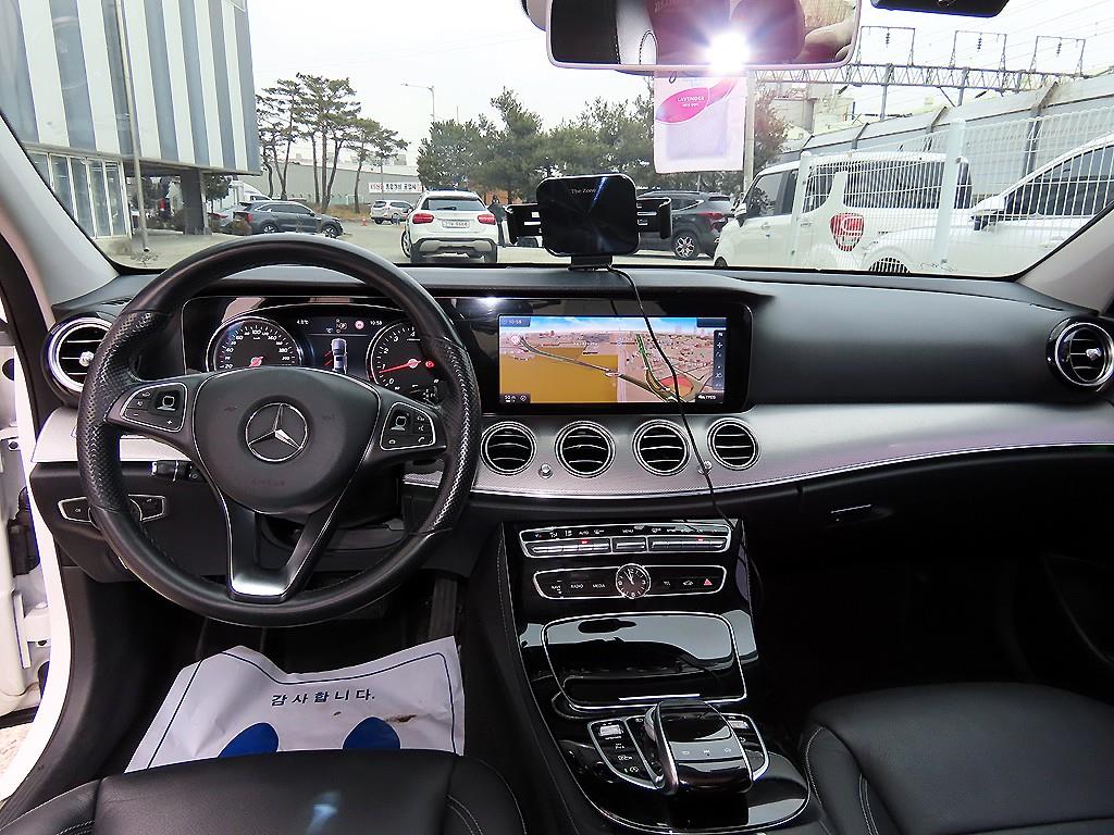 Mercedes Benz E class - Vista 7