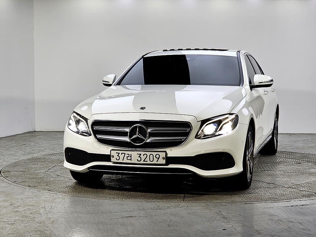 Mercedes Benz E class - Vista 2