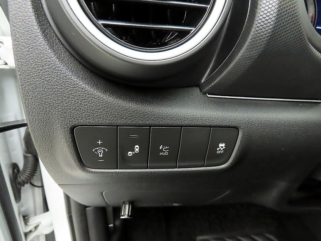 HYUNDAI Kona - Vista 12