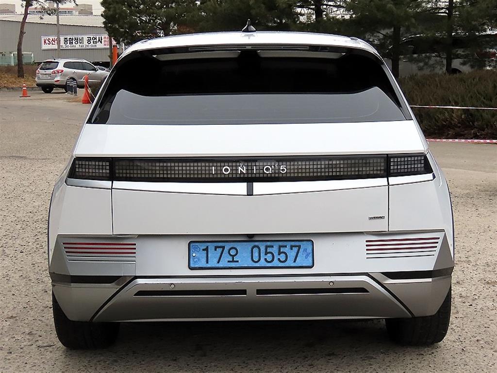 HYUNDAI Ioniq 5 - Vista 4