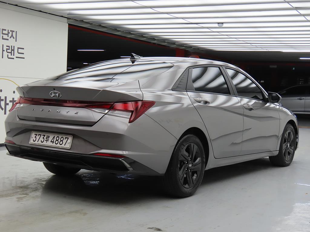 HYUNDAI Avante - Vista 4