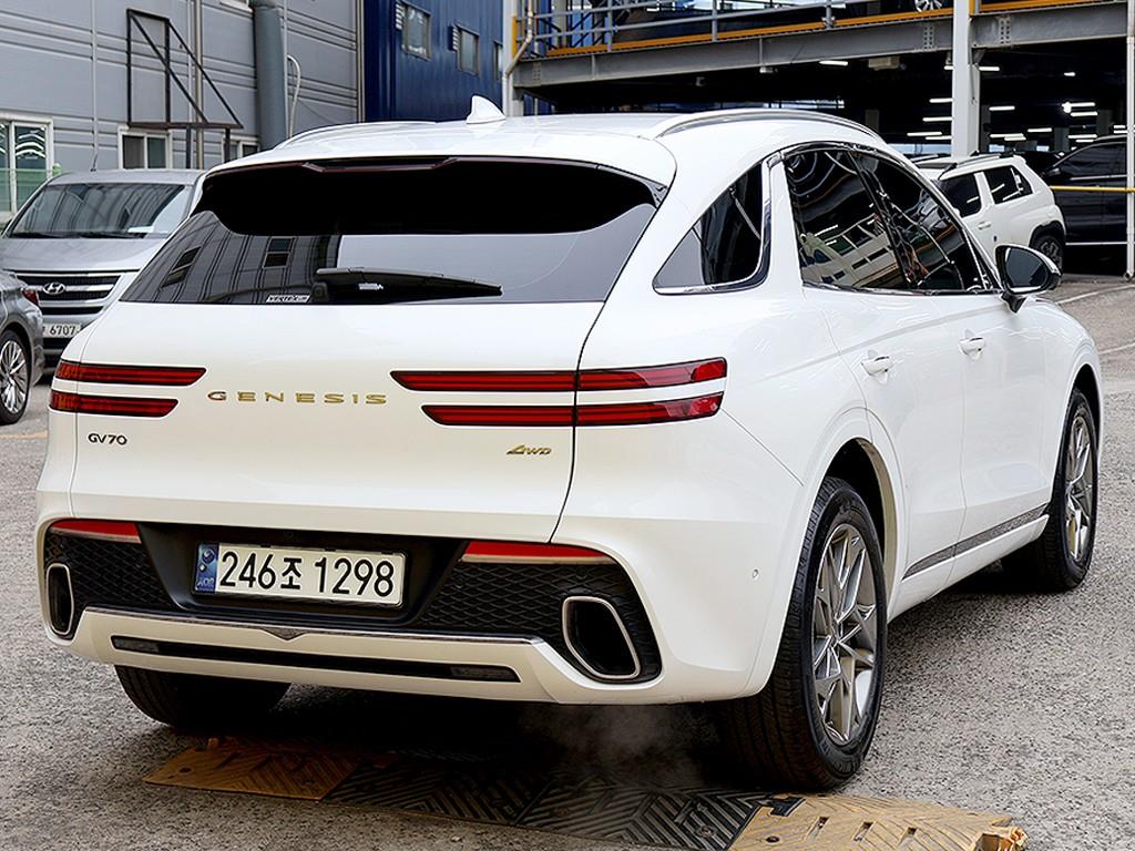 Genesis GV70 - Vista 7