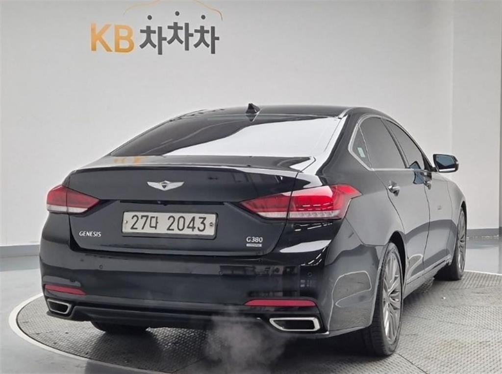 HYUNDAI Genesis - Vista 4