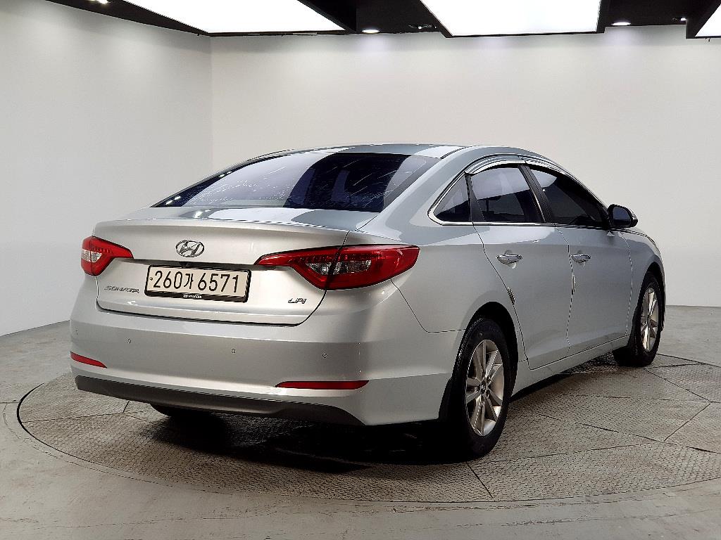 HYUNDAI Sonata - Vista 4