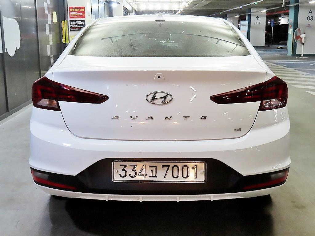 HYUNDAI Avante - Vista 5