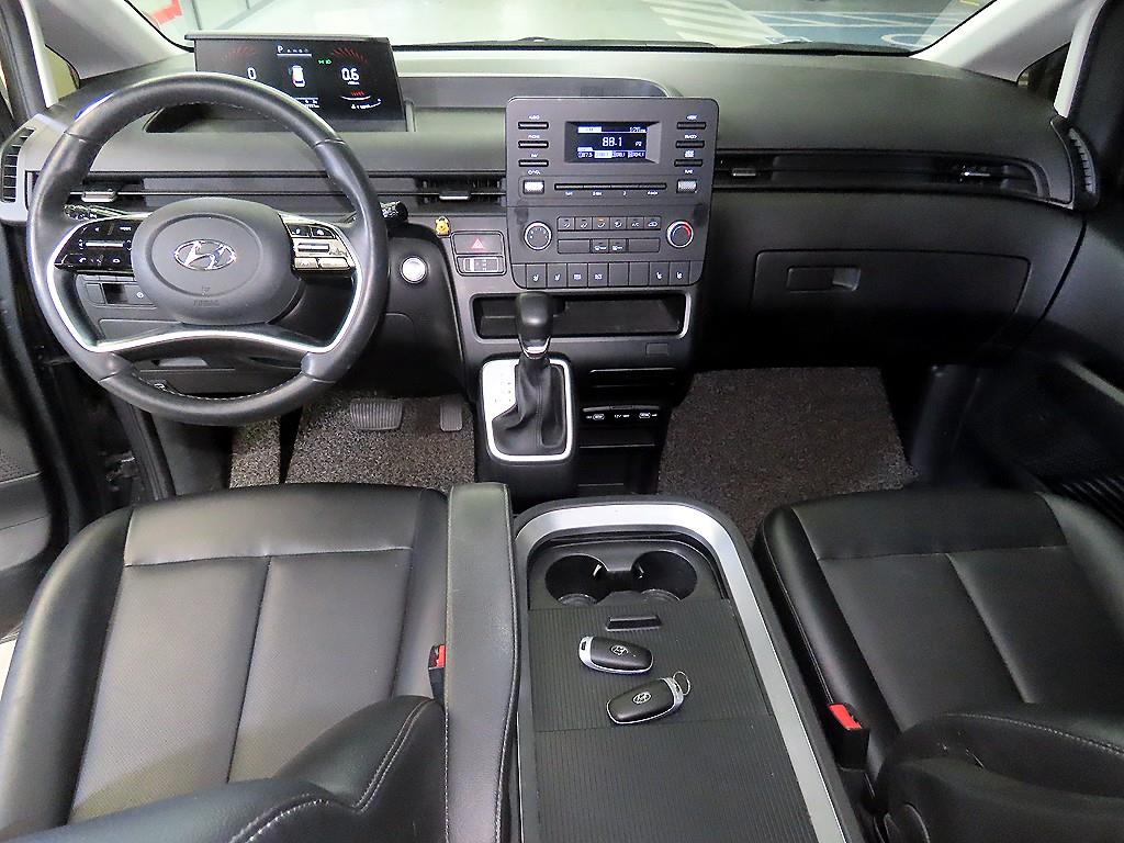 HYUNDAI Staria - Vista 10