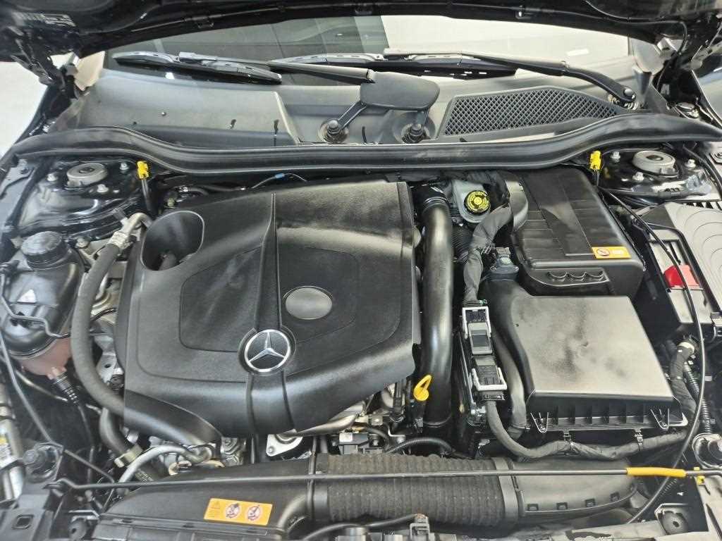 Mercedes Benz GLA Class - Vista 5