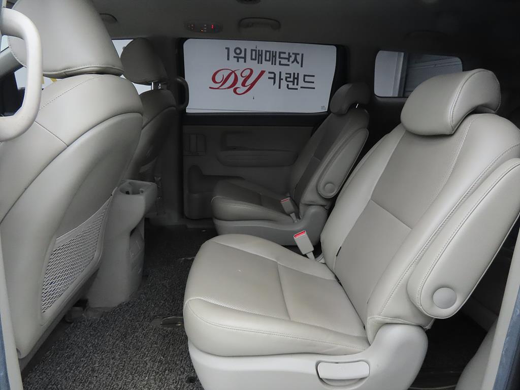 KIA Carnival - Vista 6