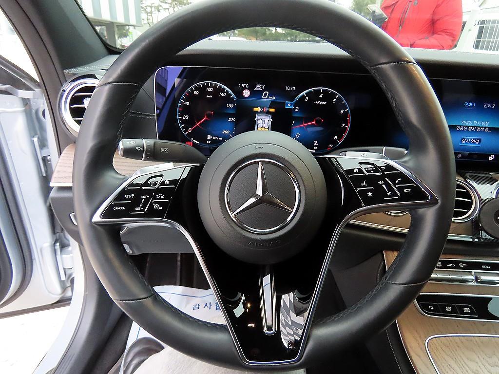 Mercedes Benz E class - Vista 8