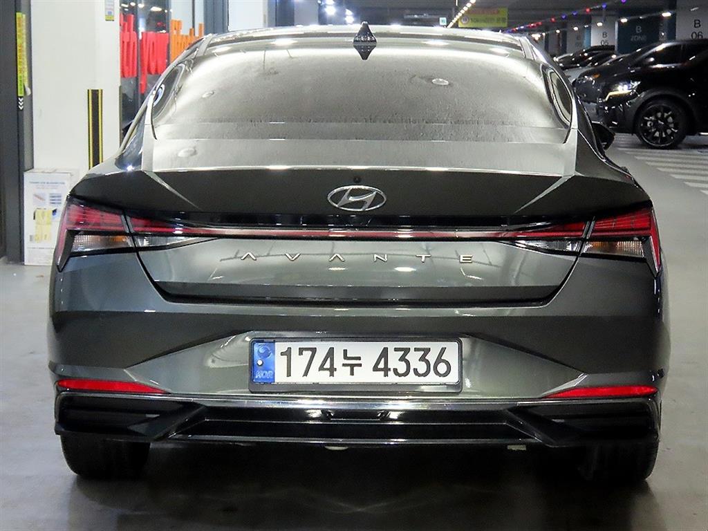 HYUNDAI Avante - Vista 5